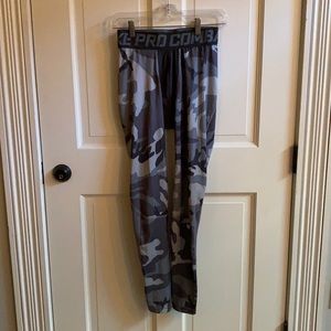 Nike NWOT Combat Pro camo leggings